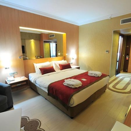 Ramada Ουσάκ Εξωτερικό φωτογραφία